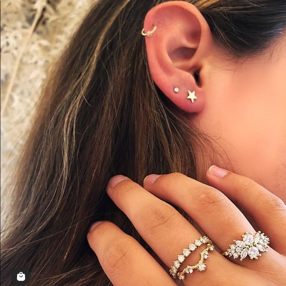 Solid 14k yellow gold plain Star Earrings - Picture 2 of 9